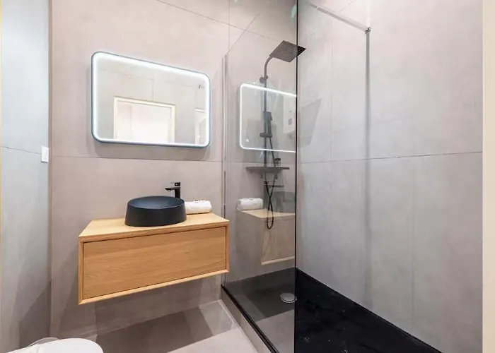 Au Coeur De Nice, Gare A Pied Et Climatisation